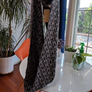 Michael kors logo circle scarf
